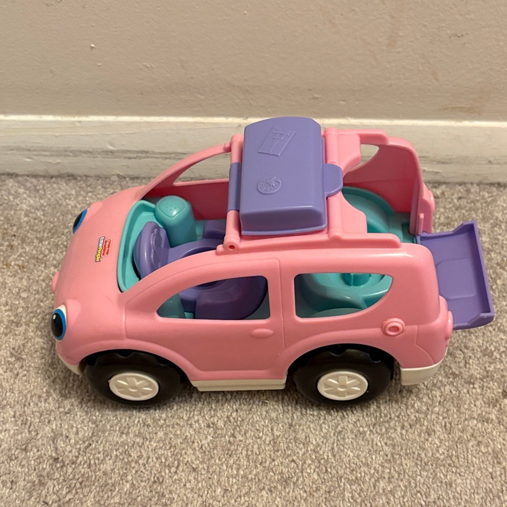 Fisher Price Little People Pink Ride-On Toy Car with 4 little people - Picture 3 of 9